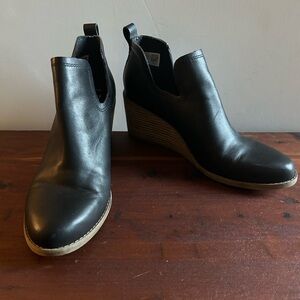 Toms Kallie Wedge Booties Size 9 Classic Black Leather Ankle Comfort Heel